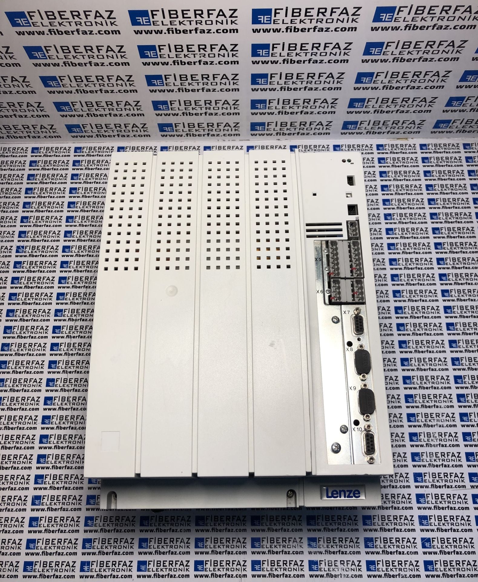 Lenze Sürücü EVS9328-EP