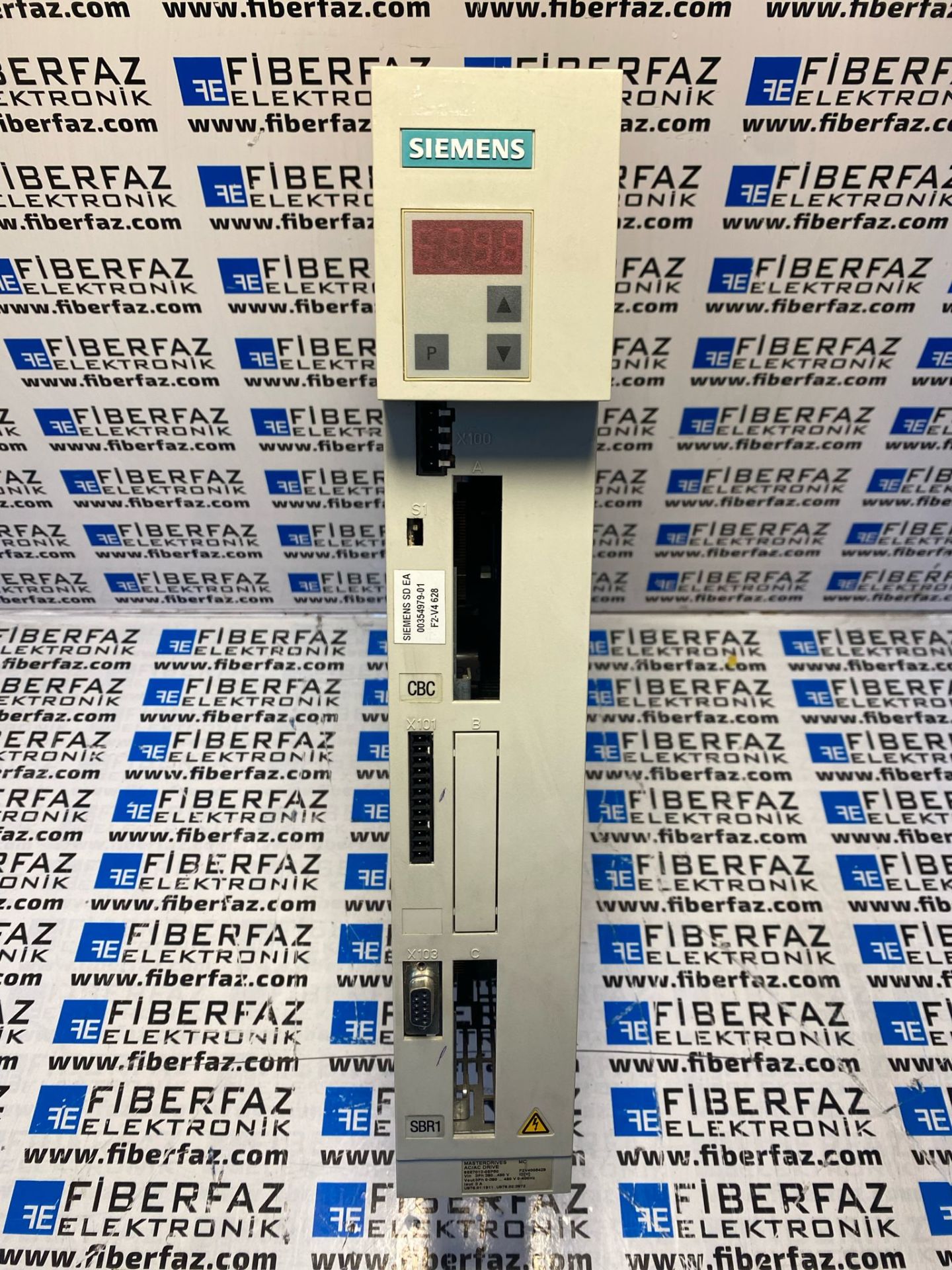 6SE7013-0EP50-Z SIEMENS SIMOVERT MASTERDRIVES MC COMPACT PLUS INVERTER 1,1KW