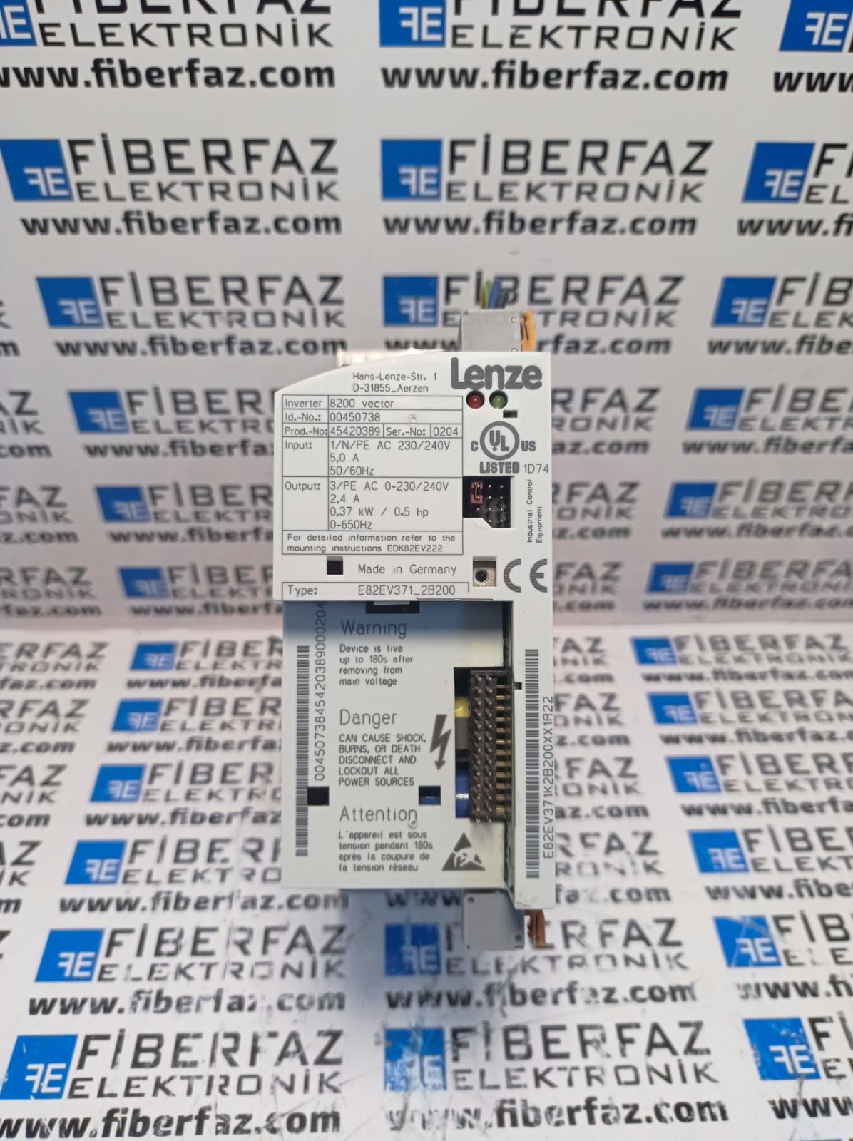 E82EV371_2B200 LENZE 8200 VECTOR SERIES AC DRIVE 0,37KW