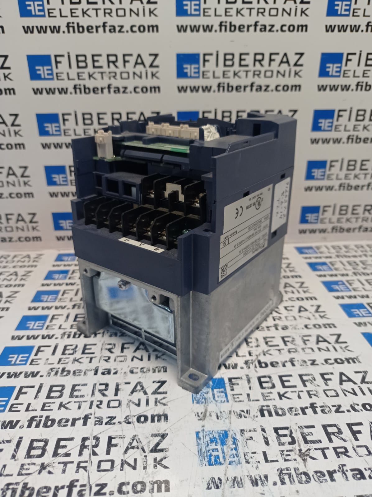 FRN2.2E1S-4QB1 FUJI FRENIC MULTI SERIES AC DRIVE - 2,2KW