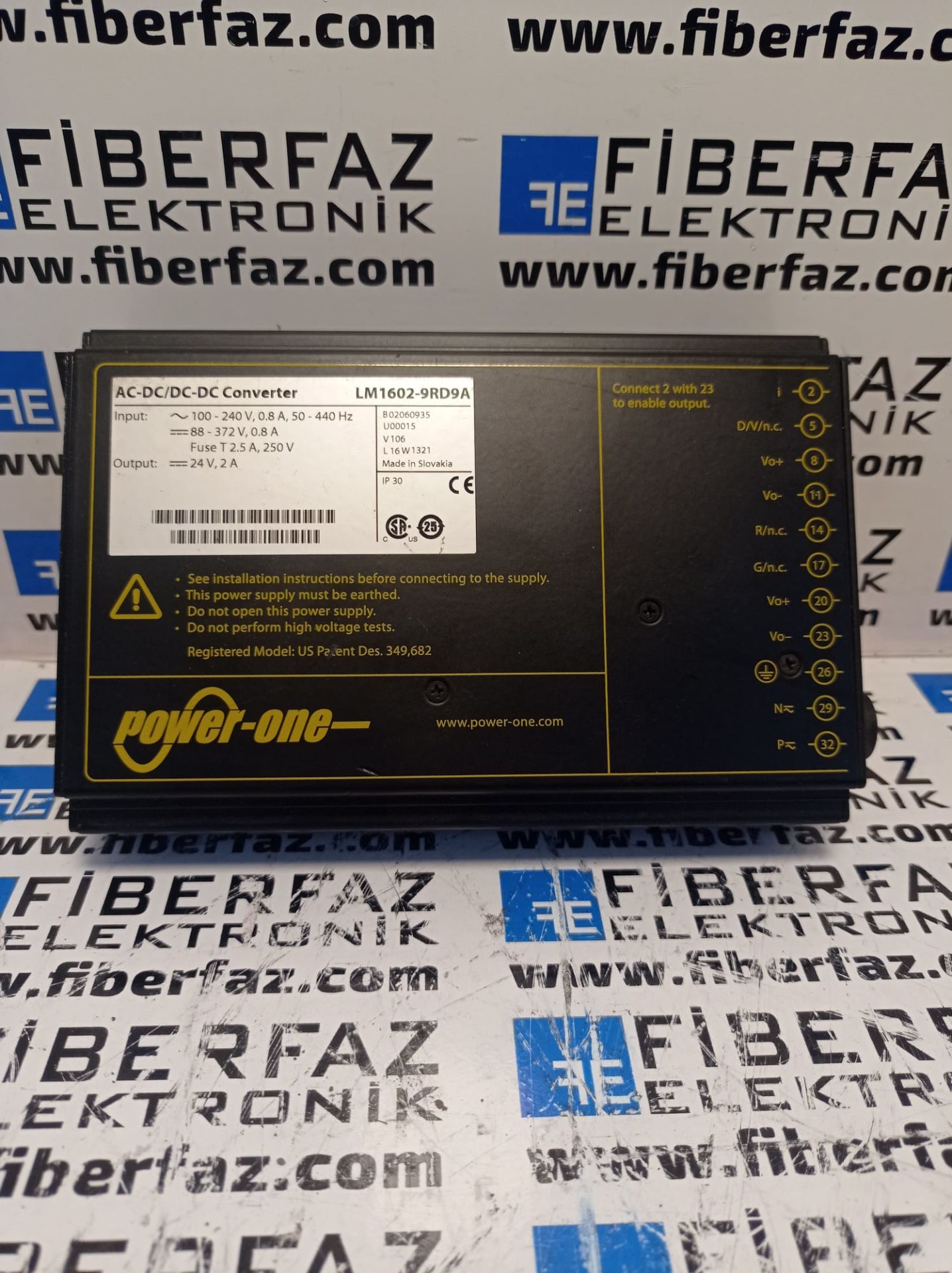 Power-One Sürücü Power-One AC-DCDC-DC Converter LM1602-9RD9A