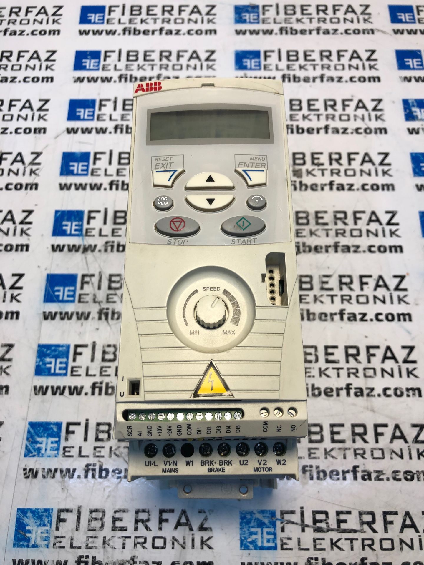 ACS150-01E-04A7-2 ABB AC MOTOR SURUCU 0.75kW