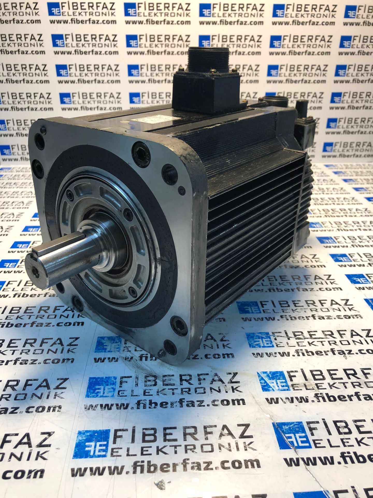 Yaskawa Servo Motor SGMGH-44A2A-YR15