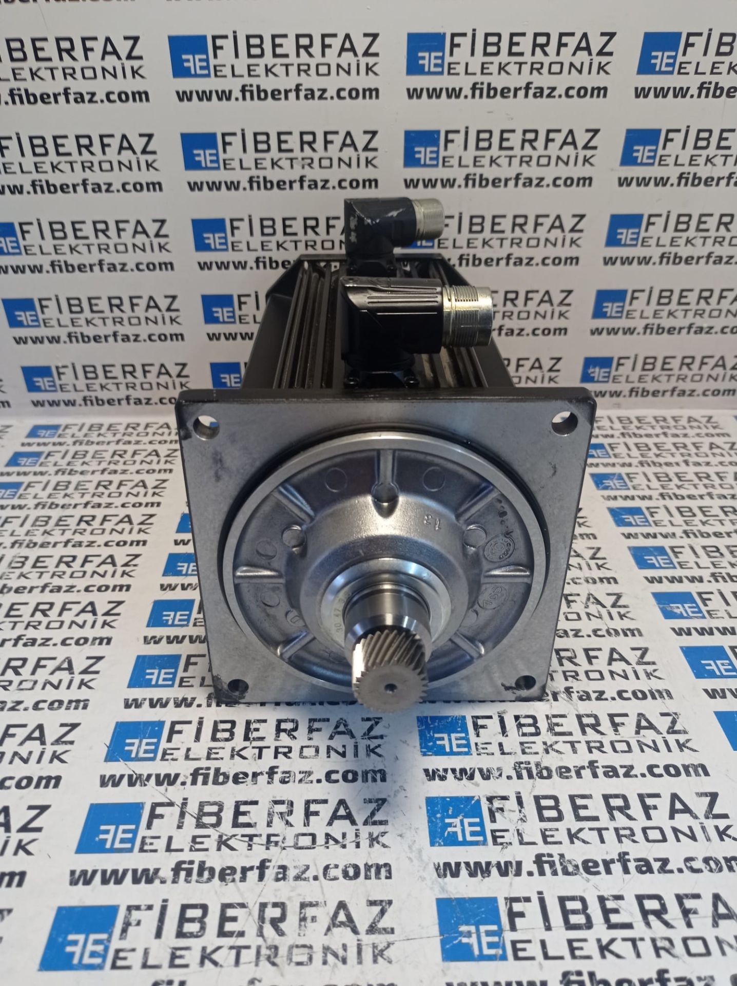 Lenze Servo Motor MDSKARS071-22