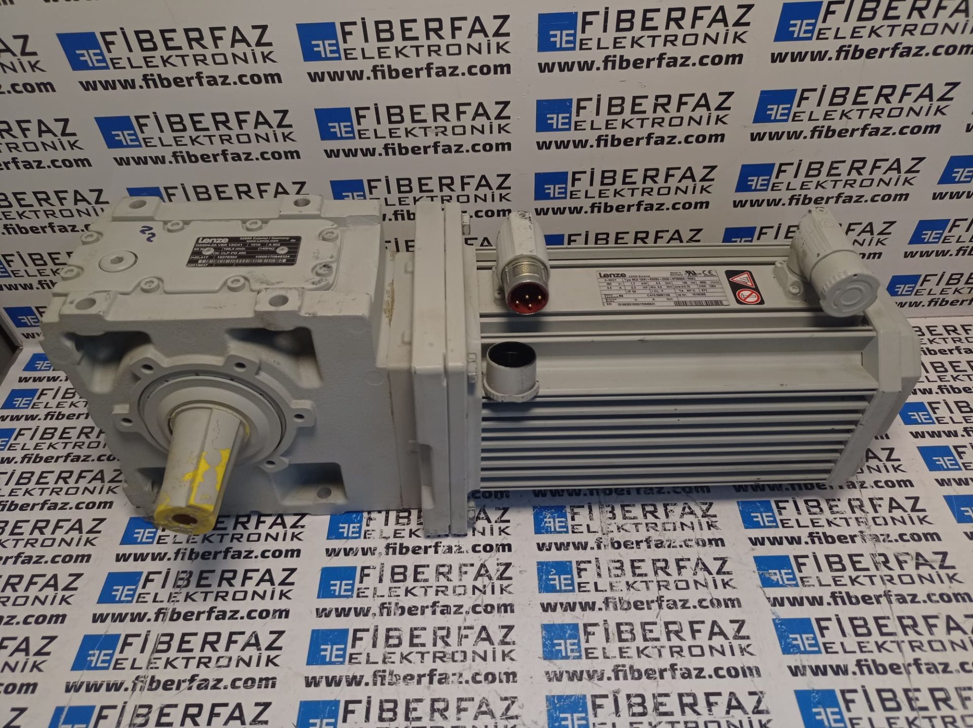 Lenze Servo Motor MCA 13I41-RS0B0-Z0D0-ST5S00N-R0SU