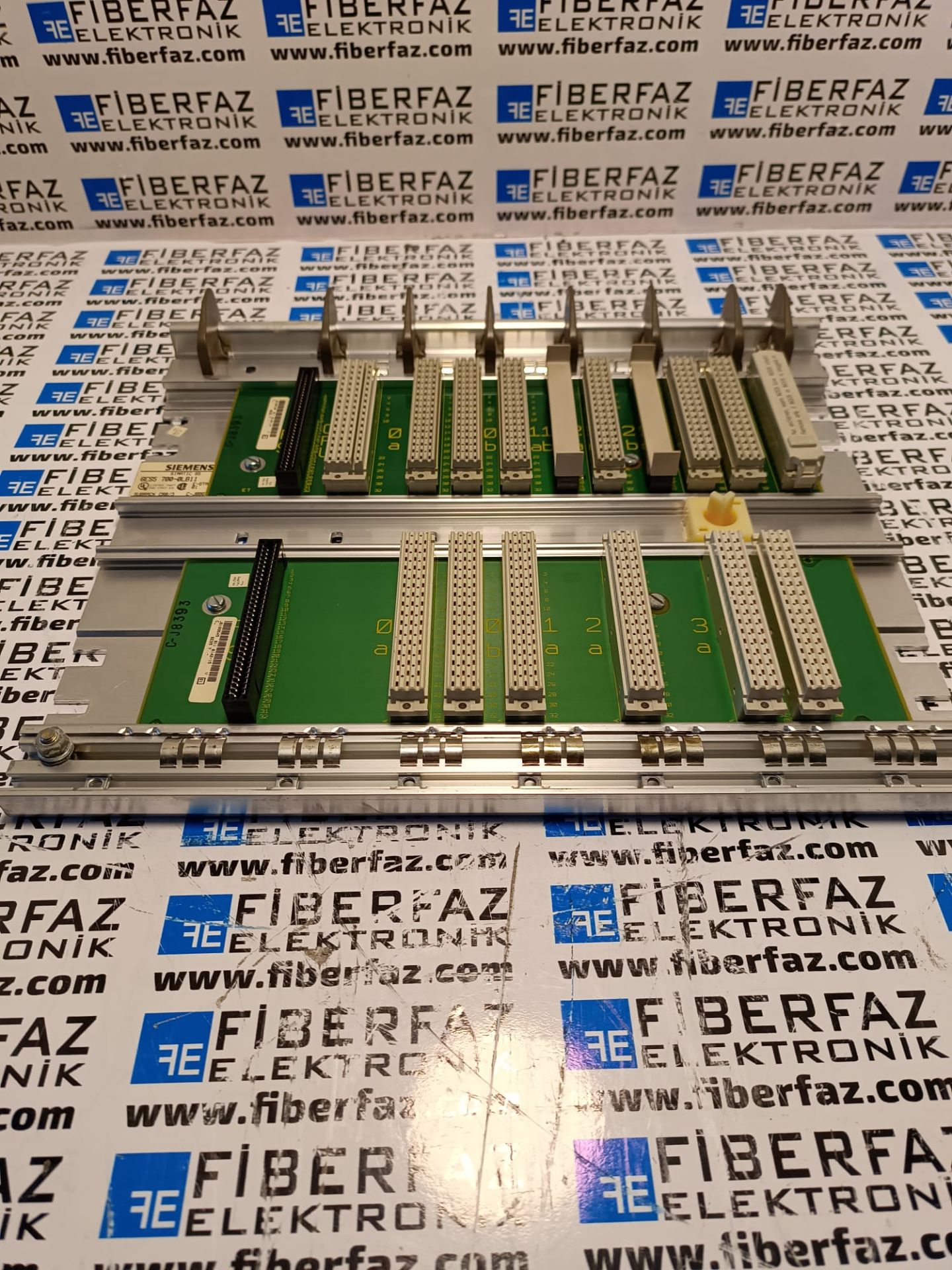 SIEMENS 6ES5 700-0LB11 SIMATIC S5 RACK   (6ES5700-0LB11 )